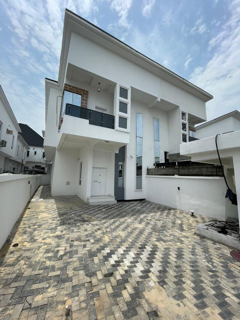 4 bedroom semi detached duplex with a BQ